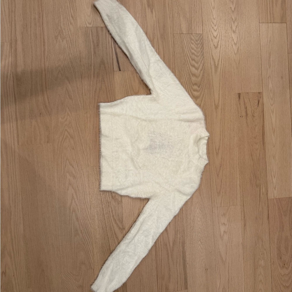 Le Lis Women's Sweater